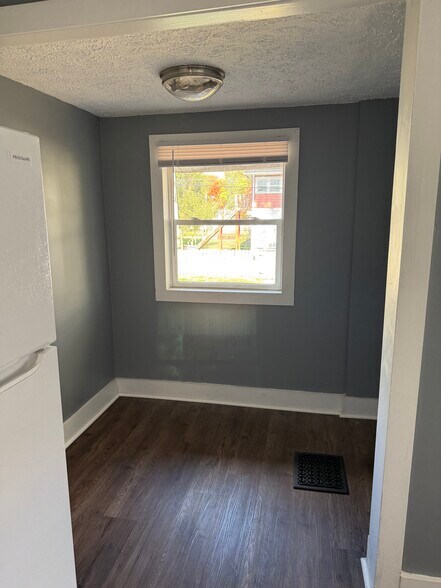 Building Photo - 5028 E New York St