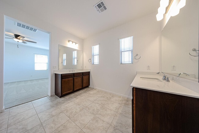 Building Photo - 7677 W Smoketree Dr