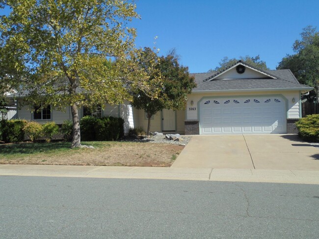 Primary Photo - 3 bedroom home in Shasta Lake