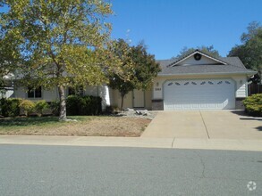 Building Photo - 3 bedroom home in Shasta Lake