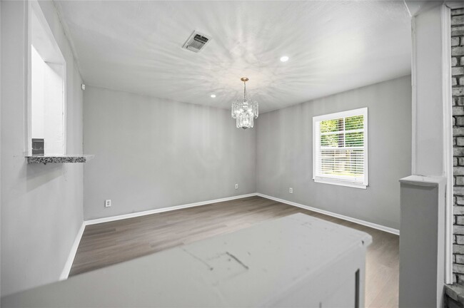 Building Photo - 11006 Thackery Ln