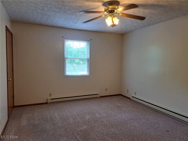 Building Photo - 6 Sunrise Dr