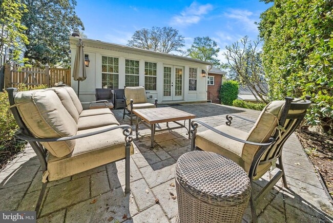 Building Photo - 2718 S June St