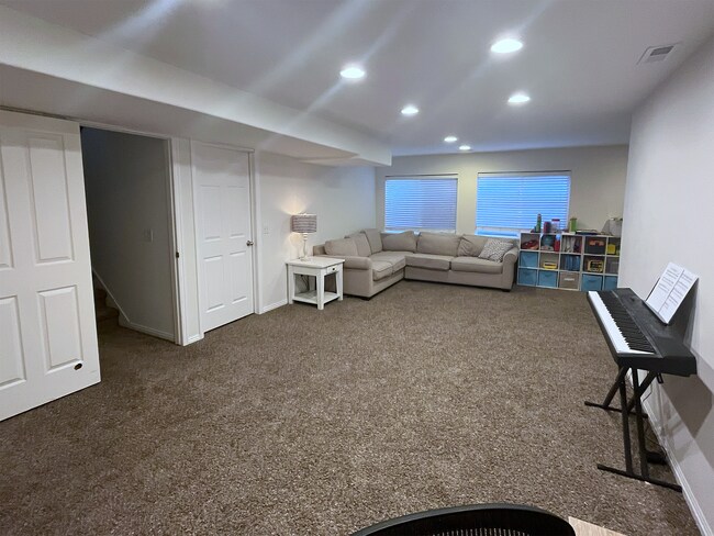 Building Photo - 8781 Jefferson Dr