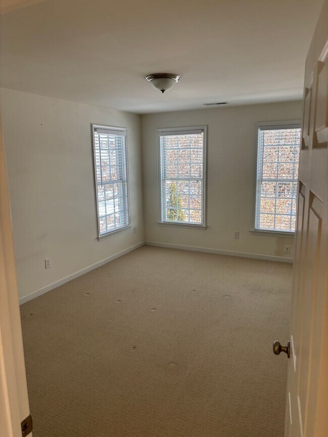 Building Photo - Great Home in Crozet!