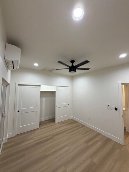 Building Photo - 746 7th Ave