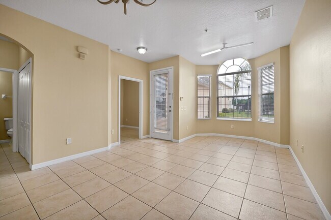 Building Photo - "Charming 3-Bed, 2-Bath Condo Oasis in Orlando – 1,000 Sq Ft of Comfort!"