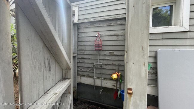 Building Photo - 115 3rd Ave