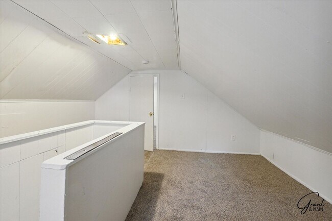 Building Photo - $1200 Warren bungalow