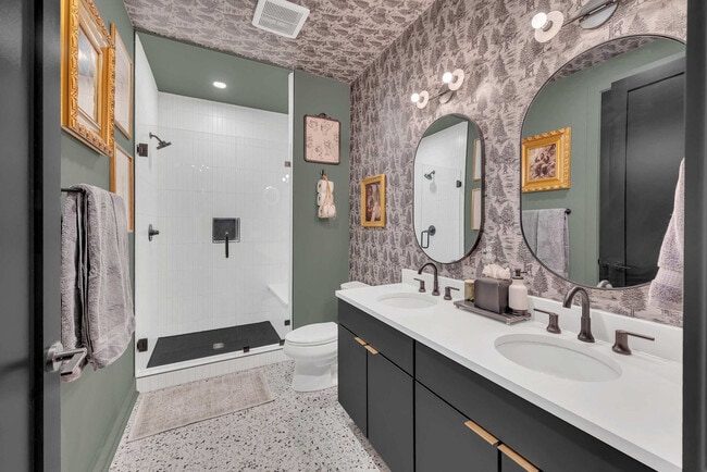 Building Photo - 245 Hermitage Ave