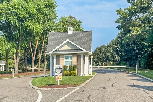 Building Photo - 18 Kennsington Ct