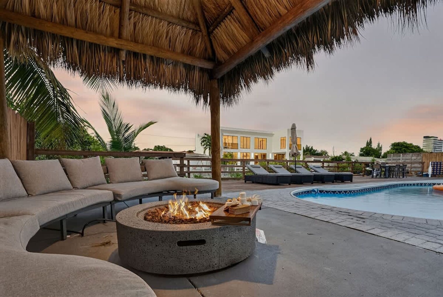 Building Photo - 2365 NE 195th St