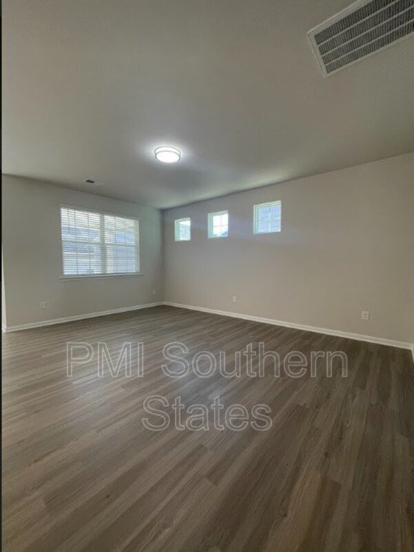 Building Photo - 134 Magnolia St