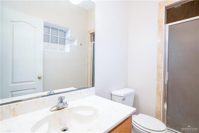 Building Photo - 604 Buena Vista Dr