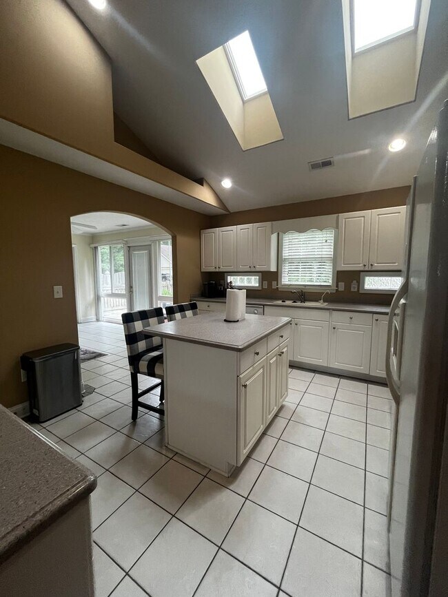 Building Photo - 403 Neuchatel Rd