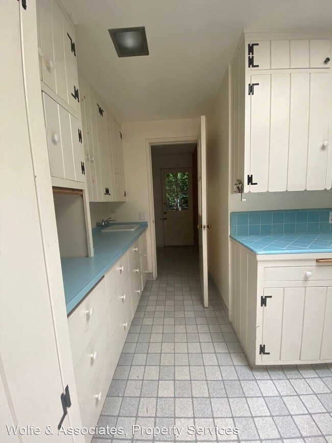 Building Photo - 3 br, 3 bath House - 3323 Cliff Drive