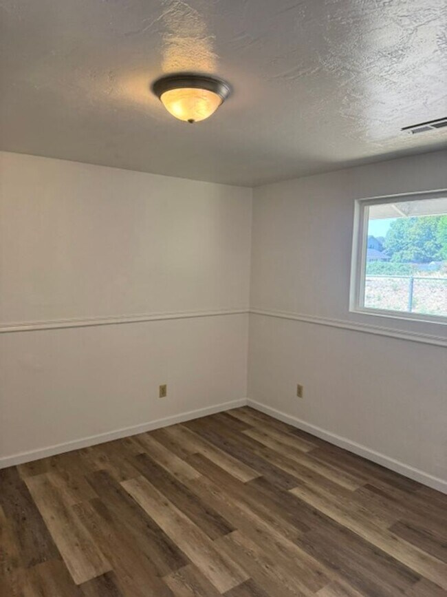 Building Photo - 610 Platt Pl