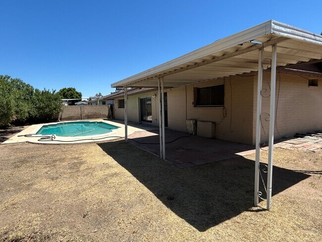 Building Photo - 4 BEDROOM HOME WITH PRIVATE POOL