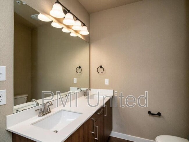 Building Photo - 649 Harvest Moon Dr