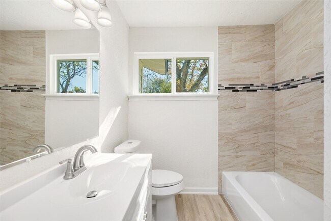 Building Photo - 5915 Beldart St