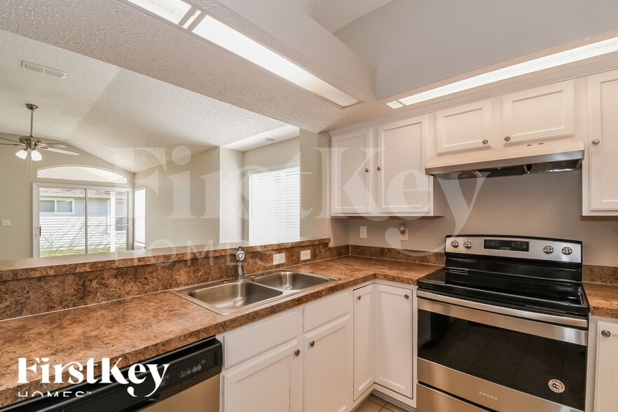 Building Photo - 2956 Centerwood Dr N