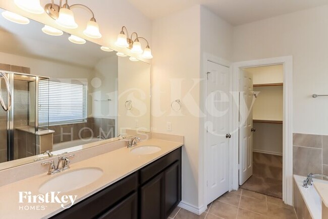 Building Photo - 2407 Cherrington Woods Ln