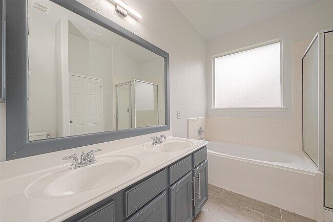 Building Photo - 6406 Applewood Forest Dr