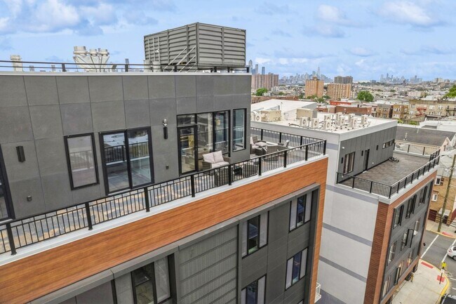 Building Photo - 6810 Polk St