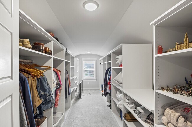 Building Photo - End Unit Townhome with many Upgrades - Downtown Wake Forest!