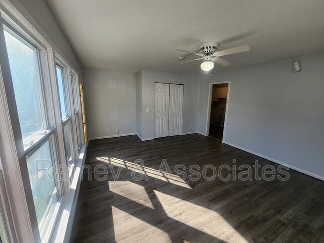 Building Photo - 4401 Bellevue Ave
