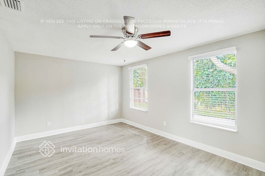 Building Photo - 1331 SW 21st Ave