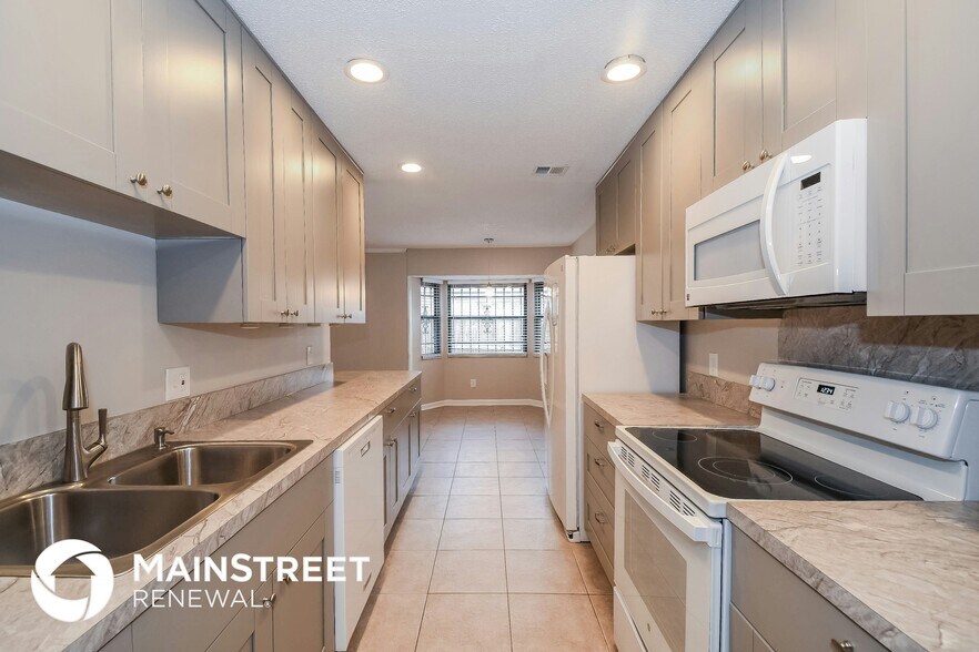 Building Photo - 8366 Grampell Dr
