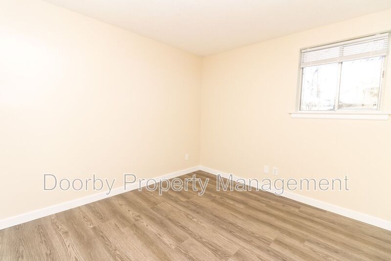 Building Photo - 2425 Ashmore Ave