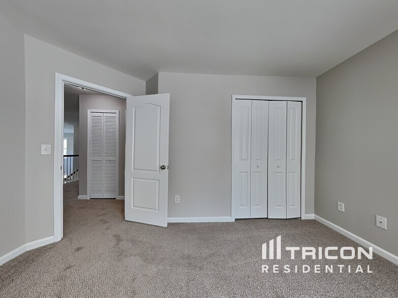 Building Photo - 3620 Long Lake Dr