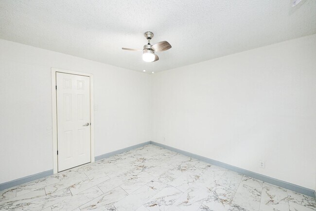 Building Photo - 1920 Madison St