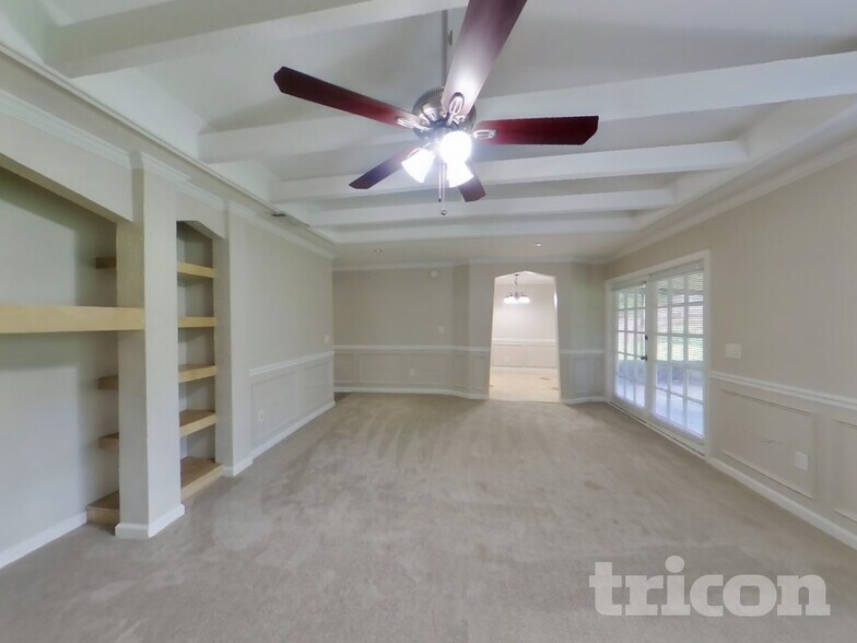 Building Photo - 4324 Queensway Dr