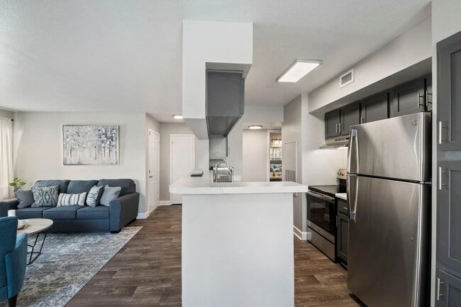 Building Photo - 501 Pelham Dr
