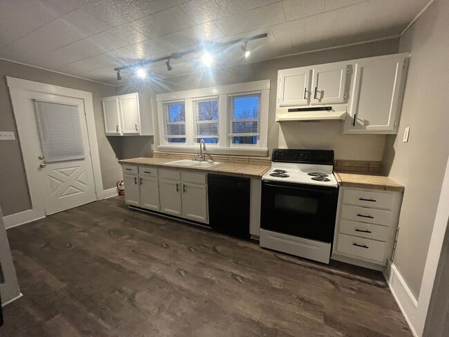 Building Photo - 2506 Clara Ave