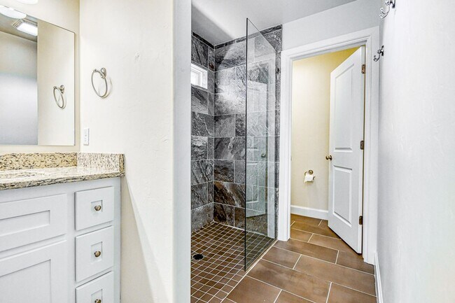 Building Photo - 3100 Pebble Pond Dr