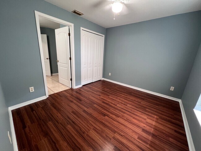 Building Photo - Charming 3-bedroom, 2-bath single-family home with a garage.
