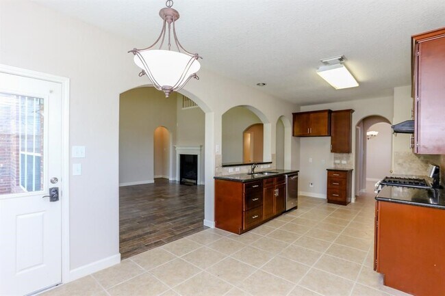 Building Photo - 20907 Field Manor Ln