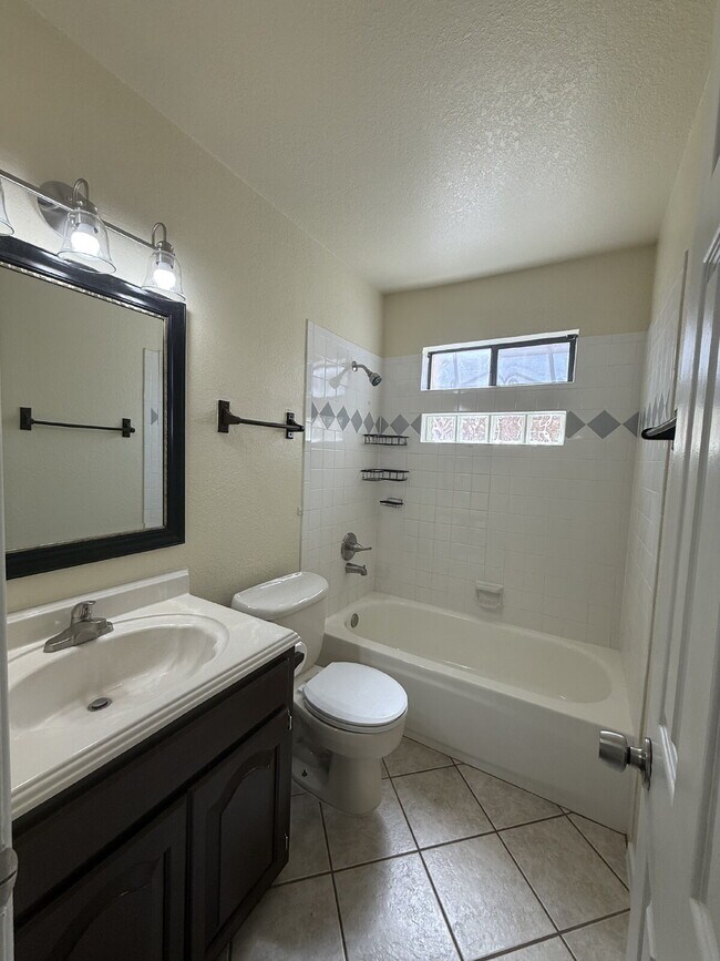 Building Photo - 12000 Ivory Gate Way