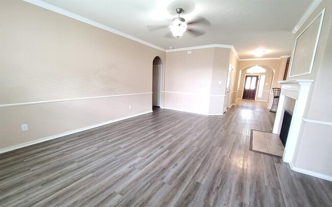 Building Photo - 25047 Lenora Dr