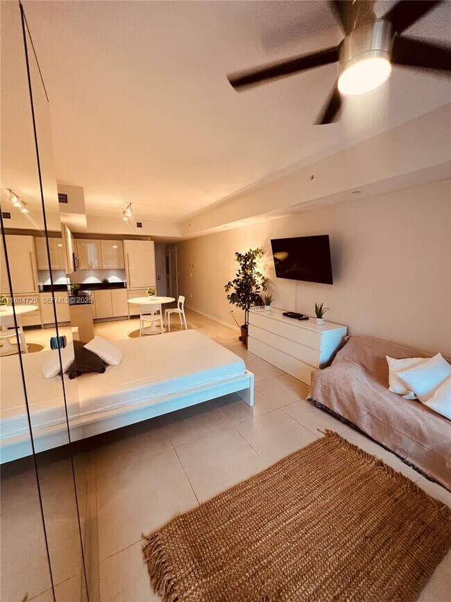 Building Photo - 1010 Brickell Ave