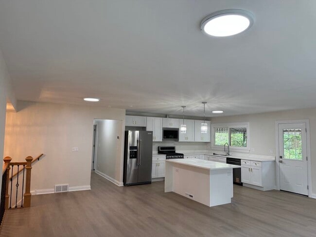 Building Photo - 434 Galahad Rd
