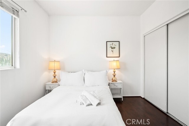 Building Photo - 22421 Hawthorn Ave