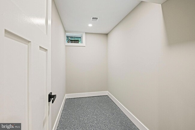 Building Photo - 9615 Locust Hill Dr