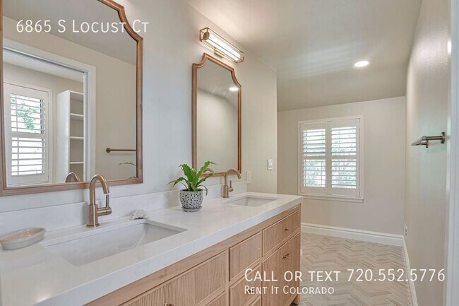 Building Photo - 6865 S Locust Ct