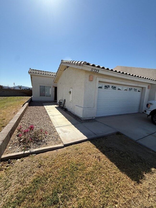 Building Photo - Yuma Meadows Townhouse - Furnished / Unfurnished