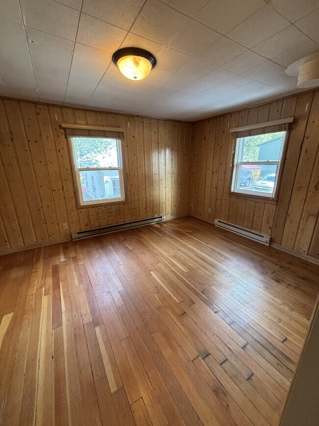 Building Photo - 110 S Willow St